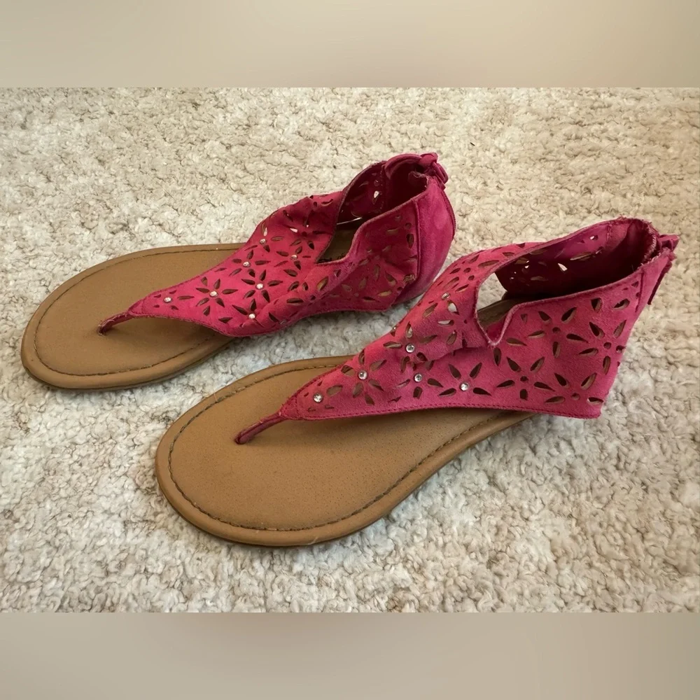 American Eagle girls laser cut rhinestone pink sandals size 3.5